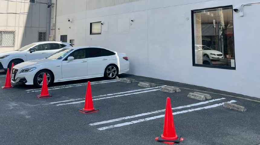 専用駐車場8台完備!